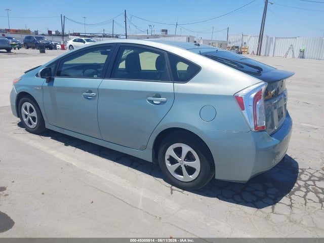 Toyota Prius Two 2015 JTDKN3DU2F2001253 Image 3