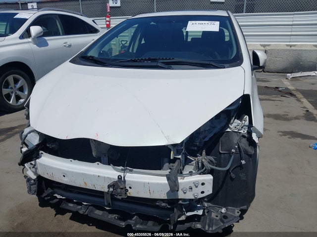 Toyota Prius C Three 2015 JTDKDTB39F1095828 Image 13