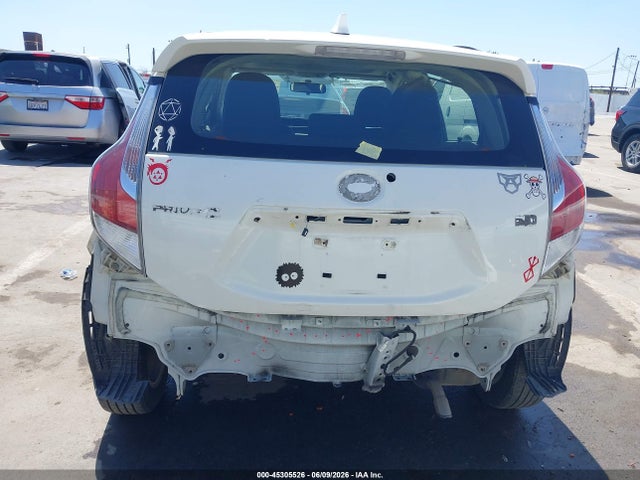 Toyota Prius C Three 2015 JTDKDTB39F1095828 Image 17