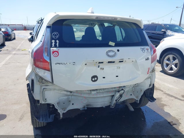 Toyota Prius C Three 2015 JTDKDTB39F1095828 Image 18