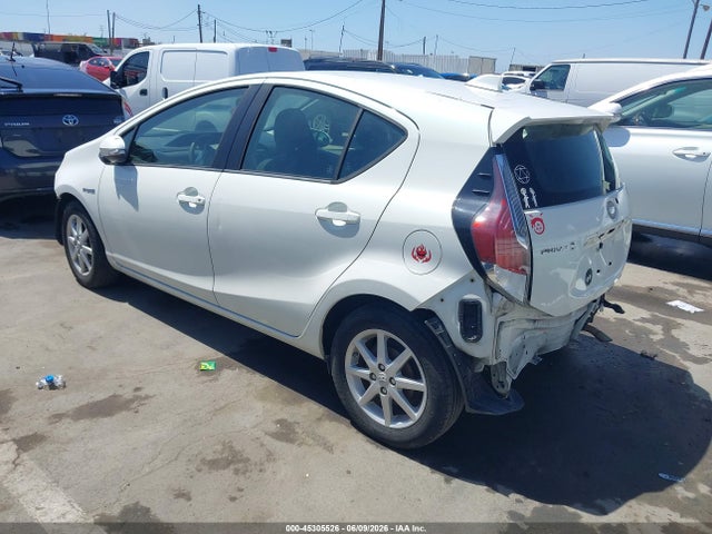 Toyota Prius C Three 2015 JTDKDTB39F1095828 Image 3