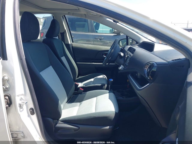 Toyota Prius C Three 2015 JTDKDTB39F1095828 Image 5