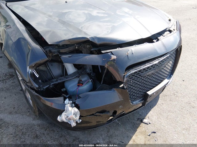 Продаж на аукціоні авто 2018 Chrysler 300 Limited Awd, vin: 2C3CCAKG4JH137741, номер лоту: 45305584