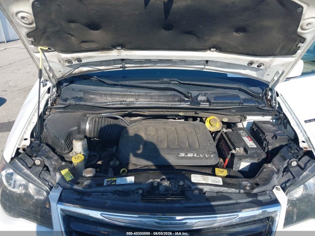 2015 Chrysler Town & Country S მანქანა იყიდება აუქციონზე, vin: 2C4RC1HG4FR590949, აუქციონის ნომერი: 45305590
