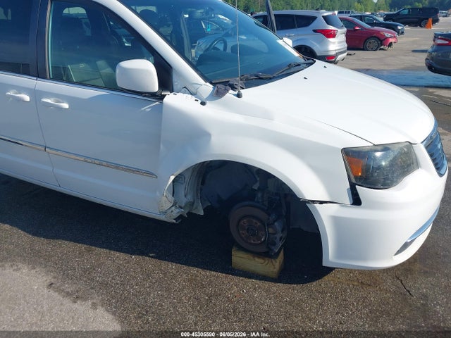 2015 Chrysler Town & Country S მანქანა იყიდება აუქციონზე, vin: 2C4RC1HG4FR590949, აუქციონის ნომერი: 45305590