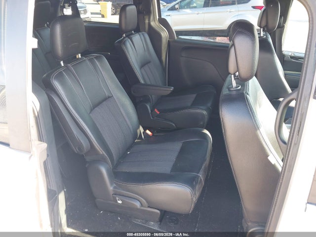 2015 Chrysler Town & Country S მანქანა იყიდება აუქციონზე, vin: 2C4RC1HG4FR590949, აუქციონის ნომერი: 45305590