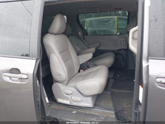 Toyota Sienna Xle 7 Passenger 2018 5TDDZ3DC0JS190992 Image 8