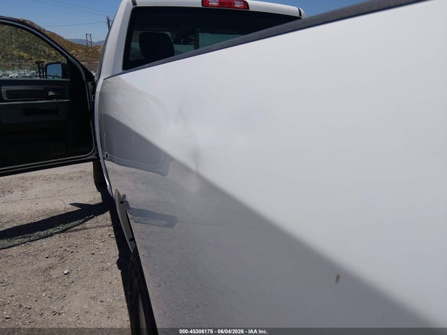 45306178 :رقم المزاد ، 3C6JR6DG4KG569427 vin ، 2019 Ram 1500 Classic Tradesman  4x2 8' Box مزاد بيع