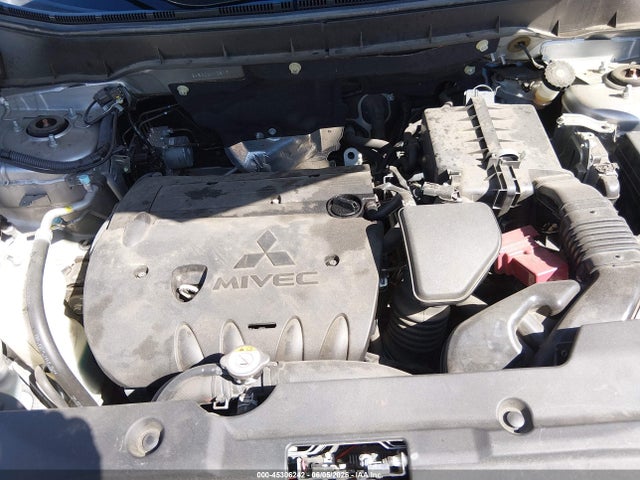 JA4AR3AW1JU002519 Mitsubishi Outlander Sport 2.4 Se