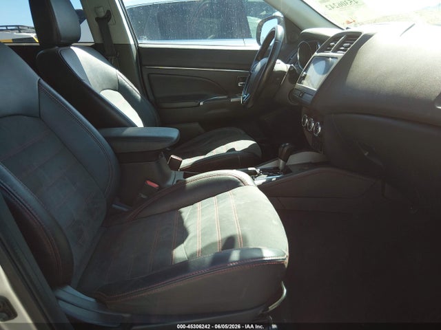 JA4AR3AW1JU002519 Mitsubishi Outlander Sport 2.4 Se