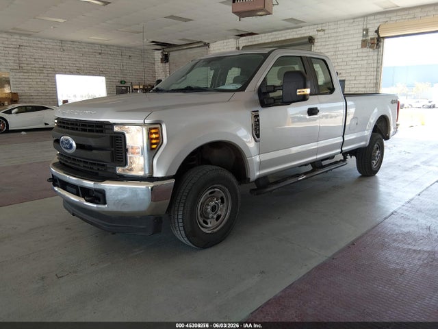 Ford F-250 Xl 2018 1FT7X2B6XJEC83986 Image 2