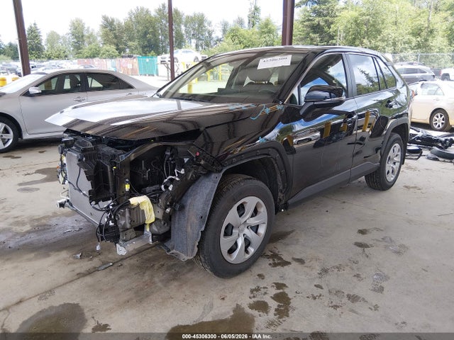 Toyota RAV4 LE 2025 JTMG1RFV4SD118602 Image 2