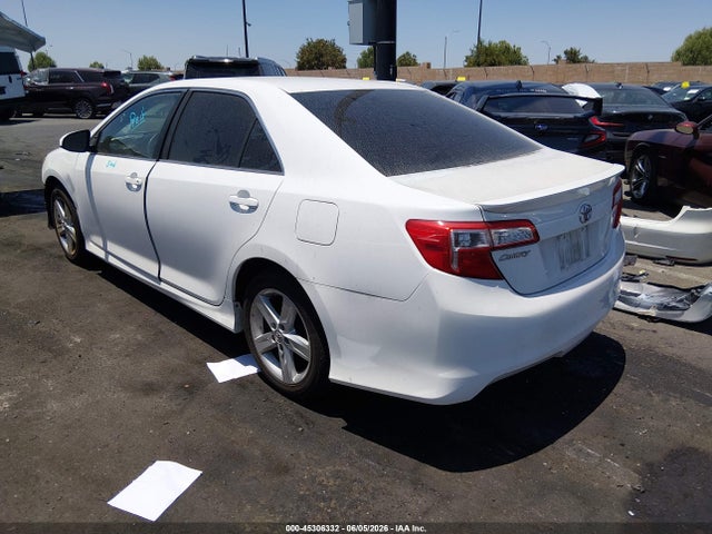 4T1BF1FK1EU759015 Toyota CAMRY SE