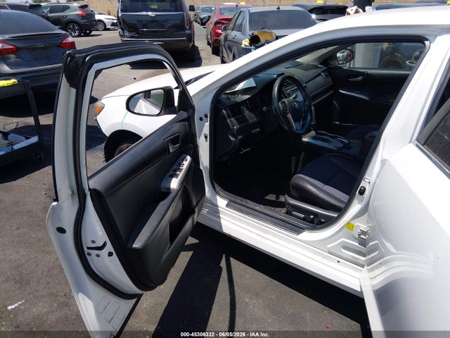 4T1BF1FK1EU759015 Toyota CAMRY SE