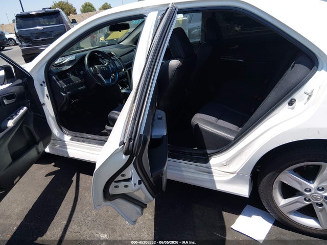 4T1BF1FK1EU759015 Toyota CAMRY SE