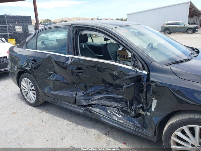 3VWL17AJ8EM419077 Volkswagen Jetta 1.8t Sel