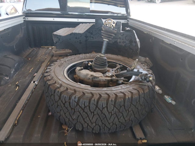 1N6BA1F45JN549829 Nissan Titan Xd Sl Diesel