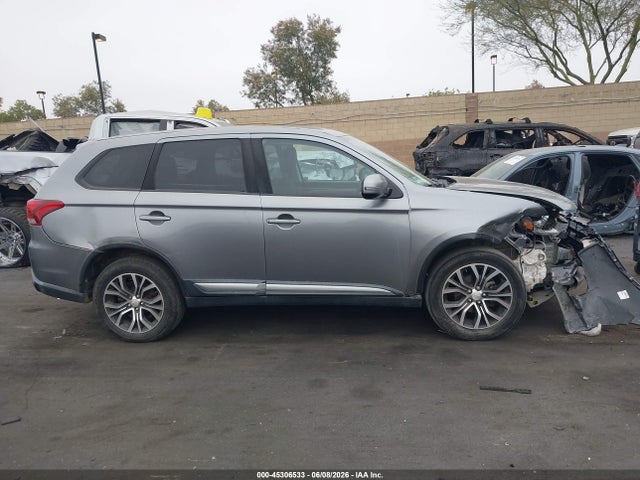 JA4AD3A3XHZ063451 Mitsubishi Outlander Se