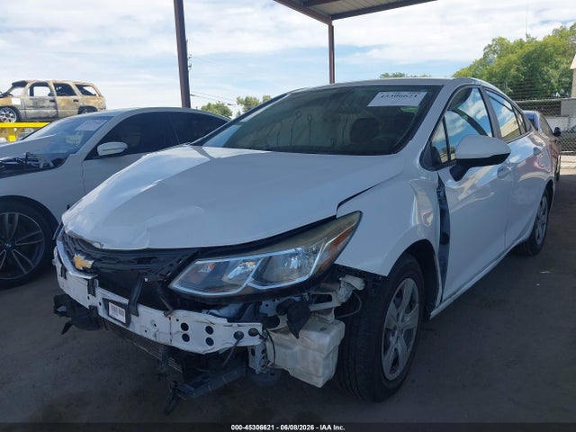 Chevrolet Cruze Ls Auto 2018 1G1BC5SM3J7237063 Image 2