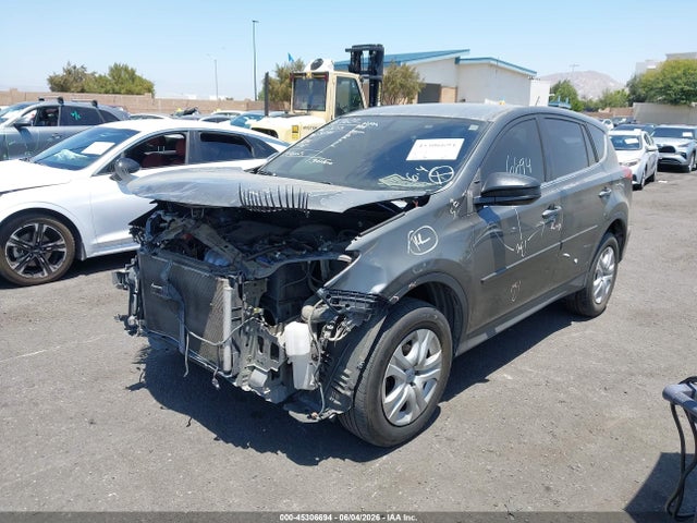 Toyota RAV4 LE 2015 JTMZFREV9FD062366 Image 2