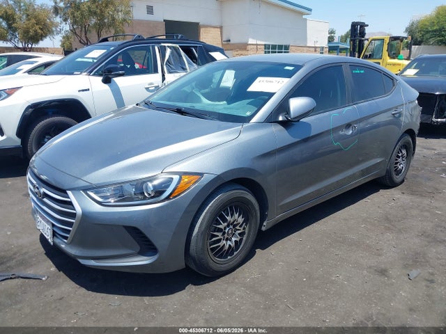Hyundai ELANTRA SE 2018 KMHD74LF1JU466465 Image 2