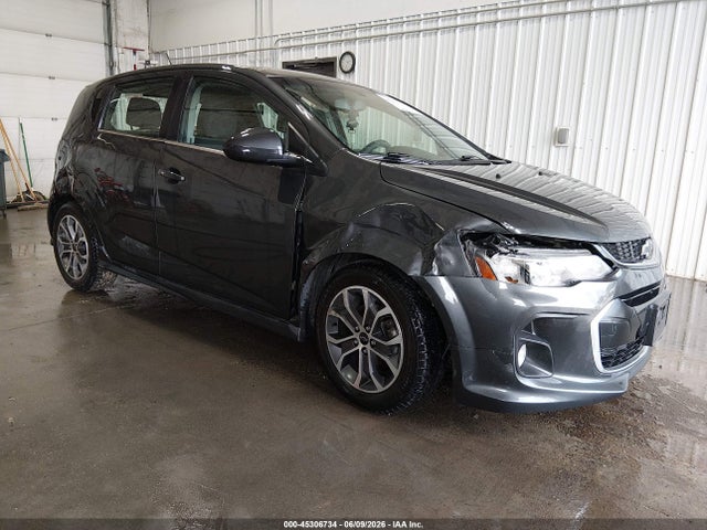 Chevrolet Sonic Lt Auto 2018 1G1JD6SBXJ4135225 zdjęcie główne