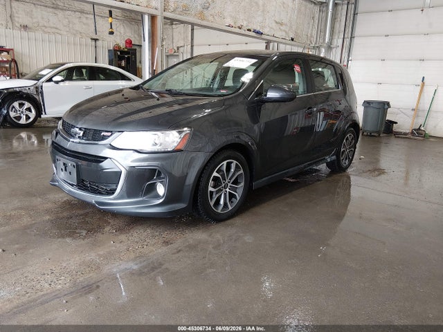 Chevrolet Sonic Lt Auto 2018 1G1JD6SBXJ4135225 Image 2