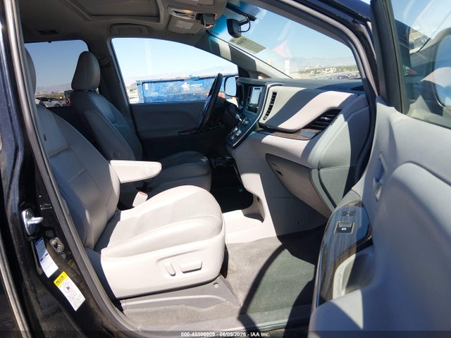 Toyota Sienna Xle 7 Passenger 2017 5TDDZ3DC3HS176921 Image 5