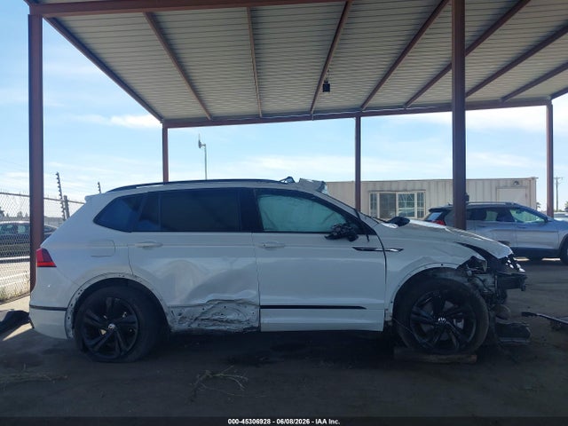 3VVCB7AX3PM103689 Volkswagen Tiguan 2.0t Se R-line Black