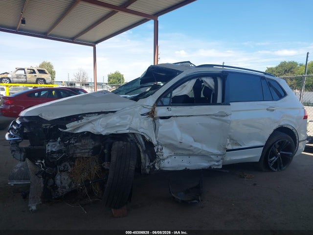 3VVCB7AX3PM103689 Volkswagen Tiguan 2.0t Se R-line Black