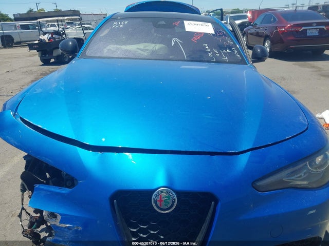 2022 Alfa Romeo Giulia Veloce Awd მანქანა იყიდება აუქციონზე, vin: ZARFANBN7N7660117, აუქციონის ნომერი: 45307070