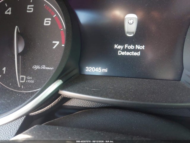 2022 Alfa Romeo Giulia Veloce Awd მანქანა იყიდება აუქციონზე, vin: ZARFANBN7N7660117, აუქციონის ნომერი: 45307070