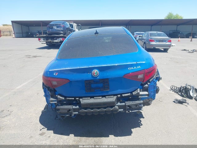 2022 Alfa Romeo Giulia Veloce Awd მანქანა იყიდება აუქციონზე, vin: ZARFANBN7N7660117, აუქციონის ნომერი: 45307070