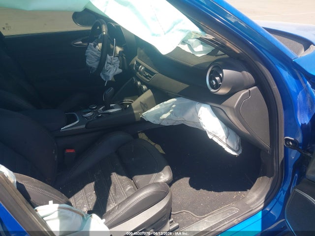 2022 Alfa Romeo Giulia Veloce Awd მანქანა იყიდება აუქციონზე, vin: ZARFANBN7N7660117, აუქციონის ნომერი: 45307070