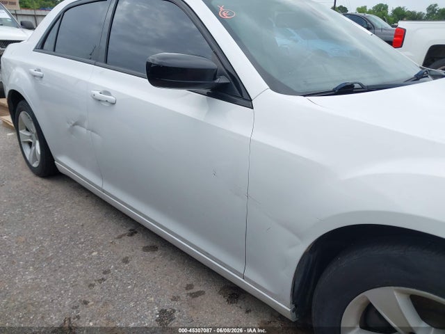 2018 Chrysler 300 Touring მანქანა იყიდება აუქციონზე, vin: 2C3CCAAG4JH291884, აუქციონის ნომერი: 45307087