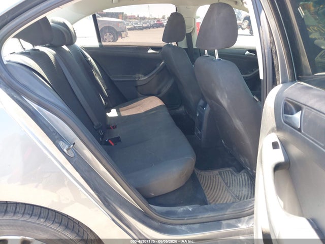 3VW2K7AJ9FM215690 Volkswagen Jetta 2.0l S