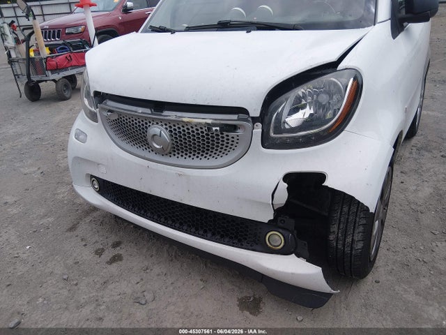 45307561 :رقم المزاد ، WMEFJ5DA7GK125195 vin ، 2016 Smart Fortwo Pure مزاد بيع
