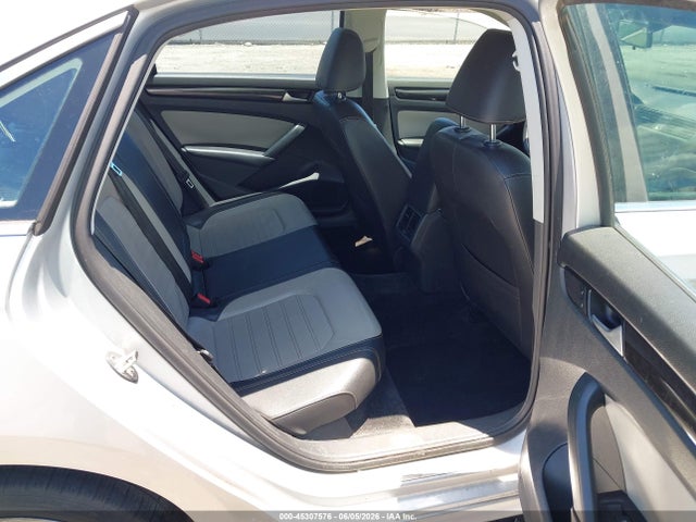 2015 Volkswagen Passat 1.8t Sport მანქანა იყიდება აუქციონზე, vin: 1VWBT7A30FC102971, აუქციონის ნომერი: 45307576