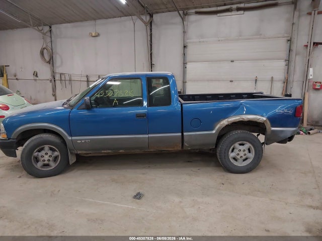 45307828 :رقم المزاد ، 1GCDT19W528173538 vin ، 2002 Chevrolet S-10 مزاد بيع