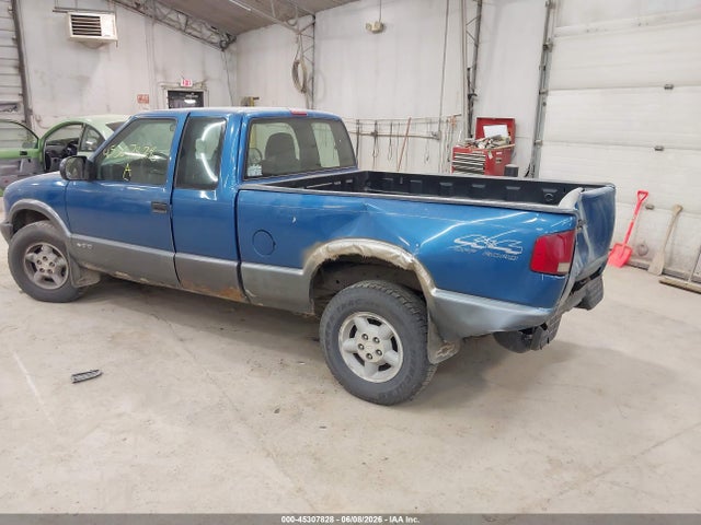 45307828 :رقم المزاد ، 1GCDT19W528173538 vin ، 2002 Chevrolet S-10 مزاد بيع