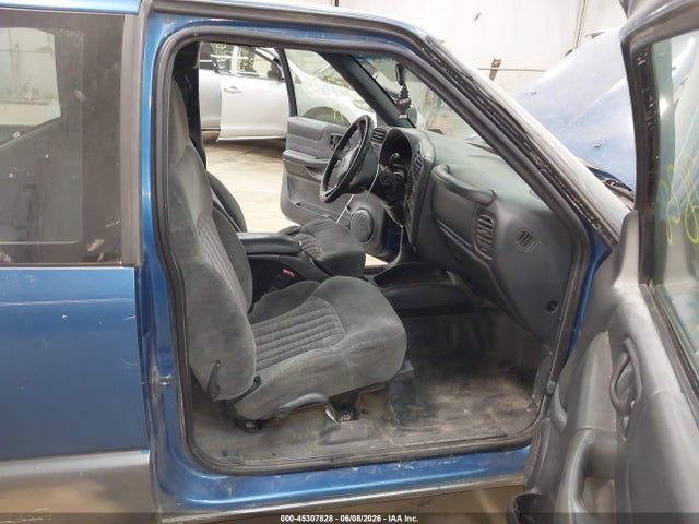 45307828 :رقم المزاد ، 1GCDT19W528173538 vin ، 2002 Chevrolet S-10 مزاد بيع