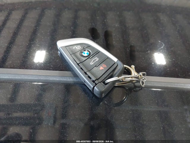 45307853 :رقم المزاد ، 3MW89FF03P8D53333 vin ، 2023 Bmw 330i Xdrive مزاد بيع