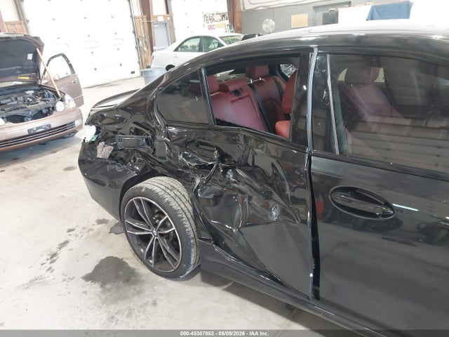 45307853 :رقم المزاد ، 3MW89FF03P8D53333 vin ، 2023 Bmw 330i Xdrive مزاد بيع