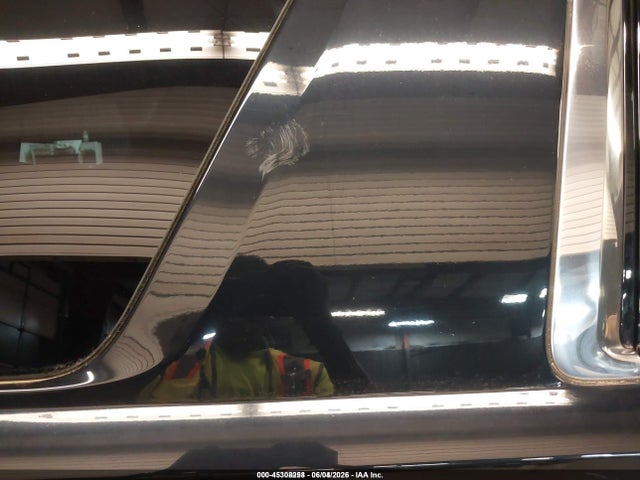 1GNSKKEC0JR330484 Chevrolet Suburban Commercial Fleet
