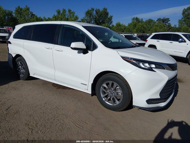45308561 :رقم المزاد ، 5TDKSKFC8MS016112 vin ، 2021 Toyota Sienna Le مزاد بيع