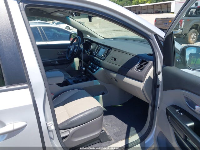 KIA SEDONA LX 2018 KNDMB5C13J6373478 Image 5