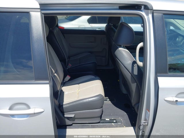 KIA SEDONA LX 2018 KNDMB5C13J6373478 Image 8