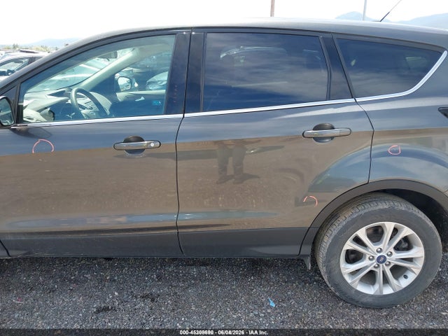 1FMCU9GD3HUE18566 Ford ESCAPE SE