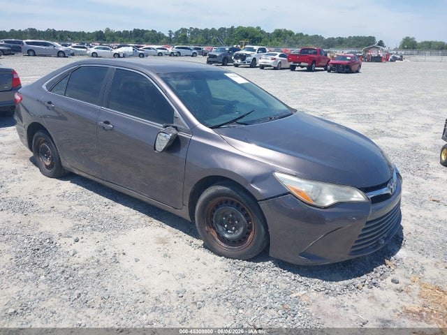 2015 Toyota Camry Le მანქანა იყიდება აუქციონზე, vin: 4T4BF1FK9FR473274, აუქციონის ნომერი: 45308800