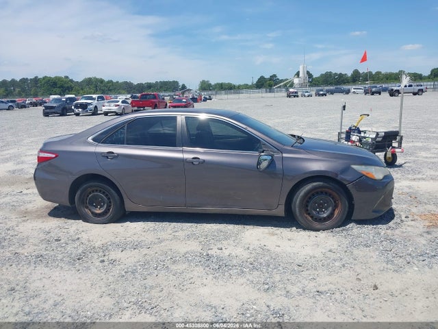 2015 Toyota Camry Le მანქანა იყიდება აუქციონზე, vin: 4T4BF1FK9FR473274, აუქციონის ნომერი: 45308800